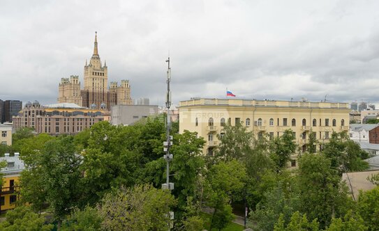 В Санкт-Петербурге продаётся самый дорогой этаж из объединённых квартир